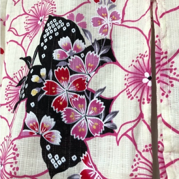 White pink black floral yukata kimono - Picture 3 of 3